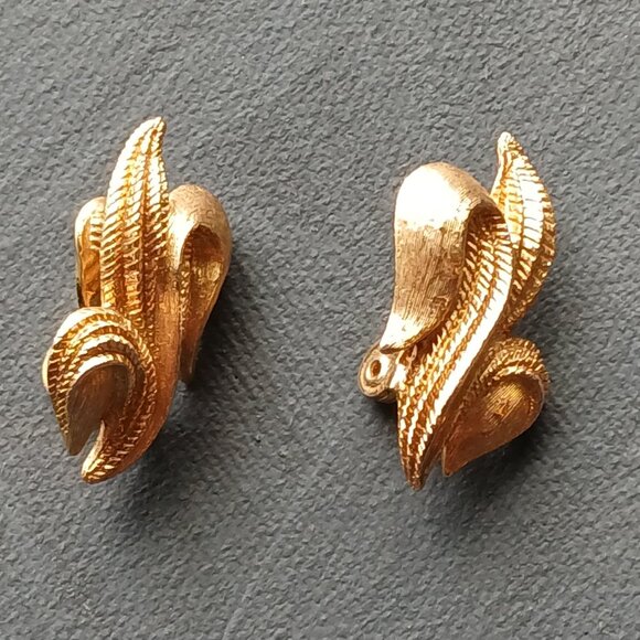 Vintage Monet PATD, Brushed Gold-tone Clip-on Earrings - Picture 3 of 5